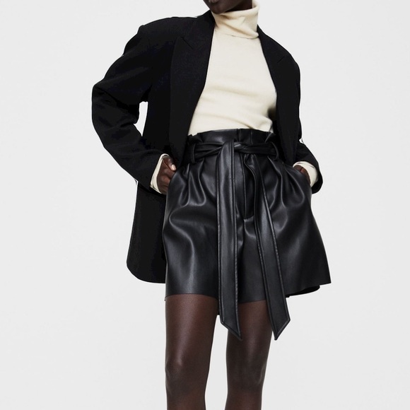 Zara black leather shorts with belt - Picture 1 of 4